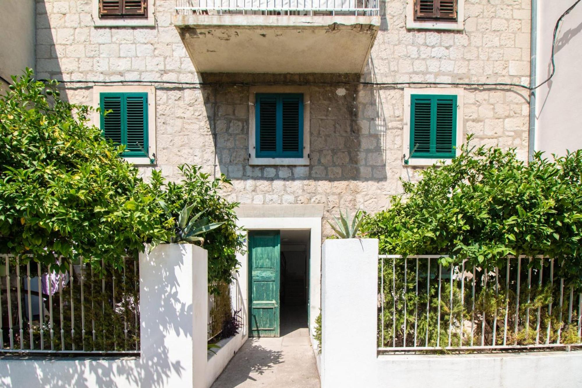 Apartment Centre In Stone House Split Exterior photo