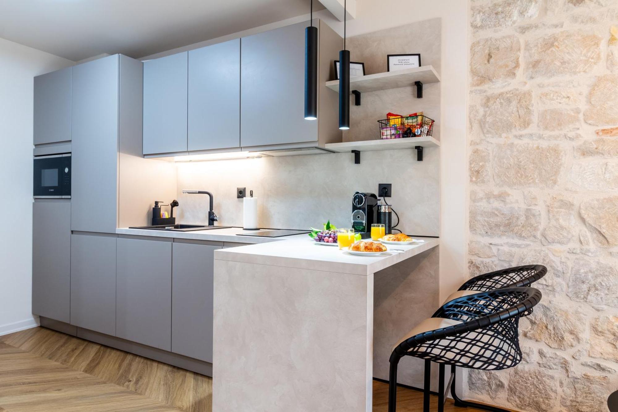 Apartment Centre In Stone House Split Exterior photo